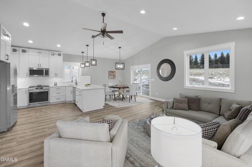 501 Lena Ct Se, Mandan, ND, 58554-5157 | Card Image