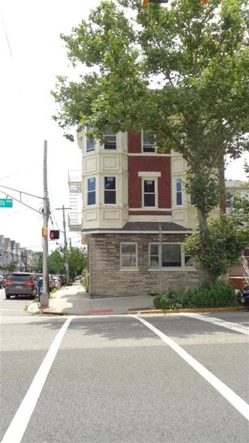 1r-376 Kennedy Blvd, Bayonne, NJ, 07002-1393 | Card Image
