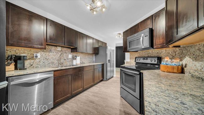 4013 Foxpointe Dr, Condo with 2 bedrooms, 3 bathrooms and null parking in West Bloomfield MI | Image 5