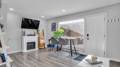 8-490 Southdale Road E, London South, ON, N6E1A4 | Card Image