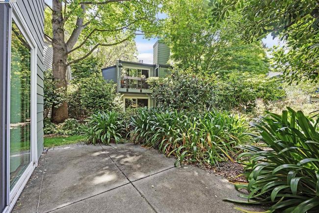 127 Temescal Cir, Townhouse with 2 bedrooms, 2 bathrooms and null parking in Emeryville CA | Image 28