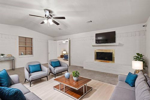 1304 Bradley Ct, Cleburne, TX, 76033-6636 | Card Image