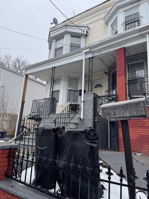 40 N 7th St, Newark, NJ, 07107-2952 | Card Image