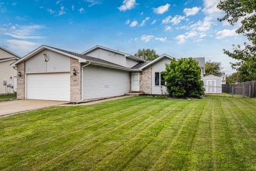 1412 Essex Dr, Chesterton, IN, 46304-9797 | Card Image