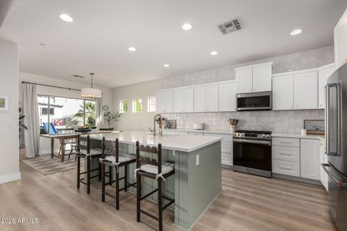 8942 E Hobart St, Mesa, AZ, 85207-4207 | Card Image