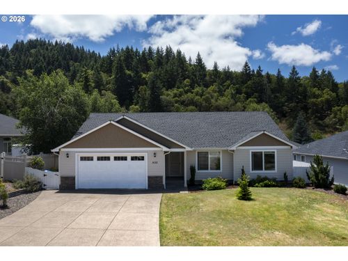 422 Oak Valley Loop, Winchester, OR, 97495-8938 | Card Image