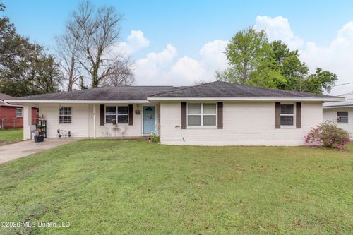 119 N Seashore Ave, Long Beach, MS, 39560-5318 | Card Image