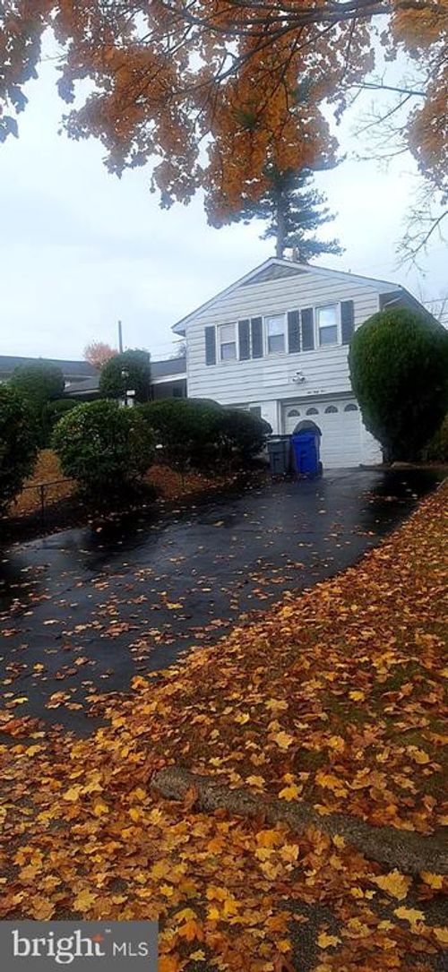 655 Green Briar Rd, ELKINS PARK, PA, 19027-1510 | Card Image