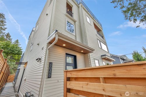 4048 32nd Avenue W, Seattle, WA, 98199 | Card Image
