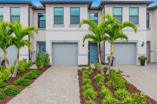 6352 Silverstar Dr, Sarasota, FL, 34240-2362 | Card Image