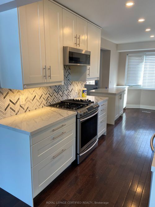 upper-3221 Victoria St, Oakville, ON, L6L5P8 | Card Image