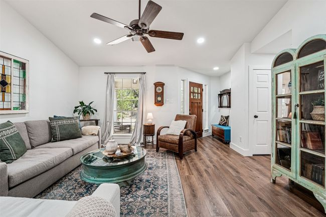 5962 Steiner, House other with 3 bedrooms, 2 bathrooms and 4 parking in Kyle TX | Image 5