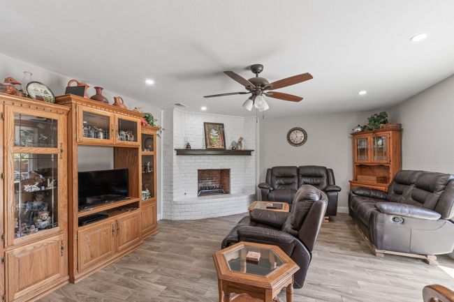 3005 Hillcrest Dr, House other with 3 bedrooms, 2 bathrooms and null parking in Corsicana TX | Image 4