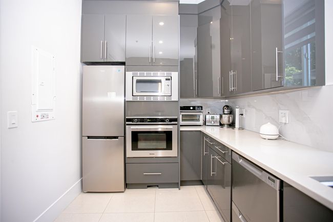 21661 Ridgeway Cres, House other with 8 bedrooms, 8 bathrooms and 6 parking in Maple Ridge BC | Image 14