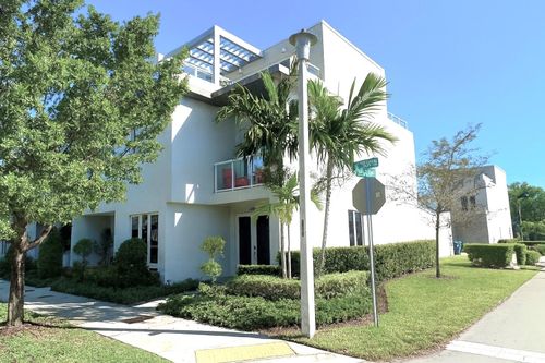 6482 Nw 103rd Psge, Doral, FL, 33178-4028 | Card Image