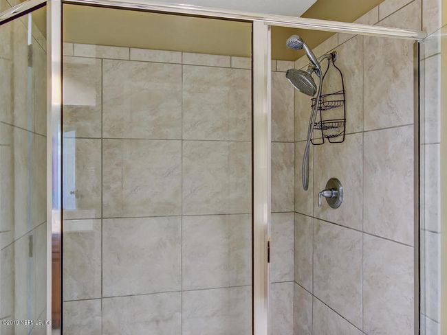 Large walk in shower | Image 16