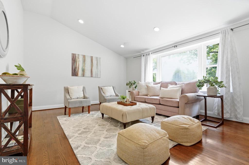 Residential in WINDSOR MILL 4