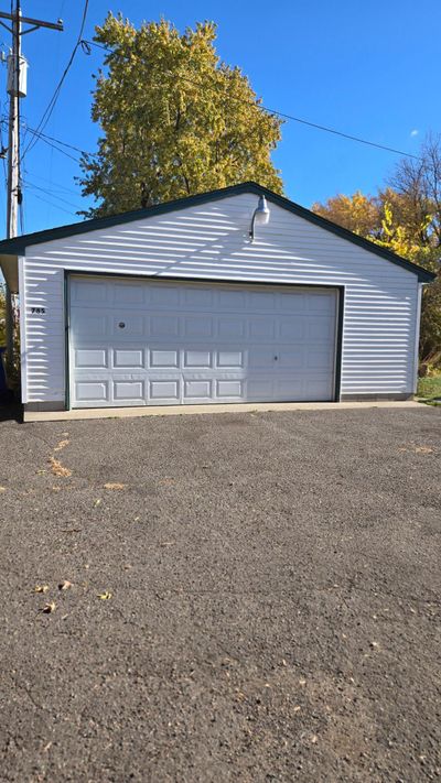 Over size garage | Image 3