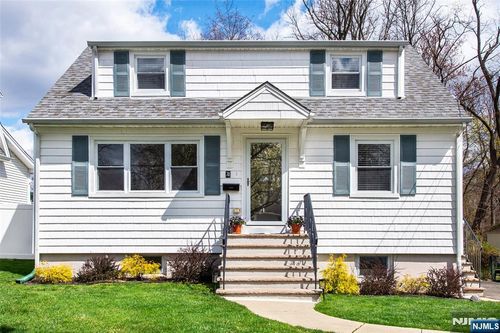 74 Franklin St, Verona, NJ, 07044-1923 | Card Image