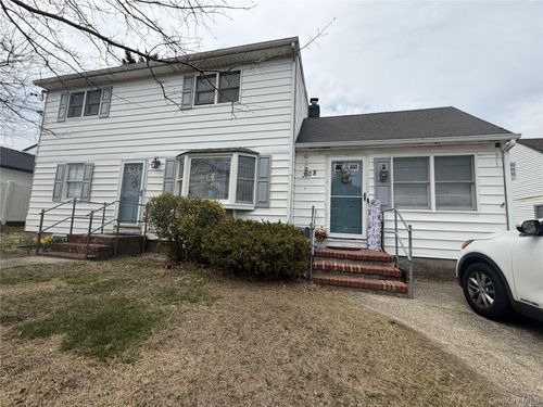 308 Kansas St, Lindenhurst, NY, 11757-5218 | Card Image