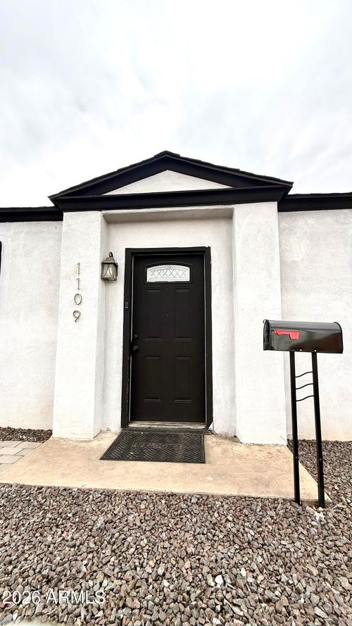 1109 W Indian School Rd, Phoenix, AZ, 85013-3106 | Card Image