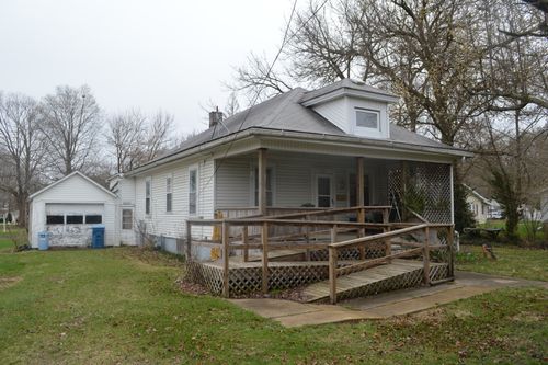 235 N Washington St, Tiskilwa, IL, 61368-9508 | Card Image