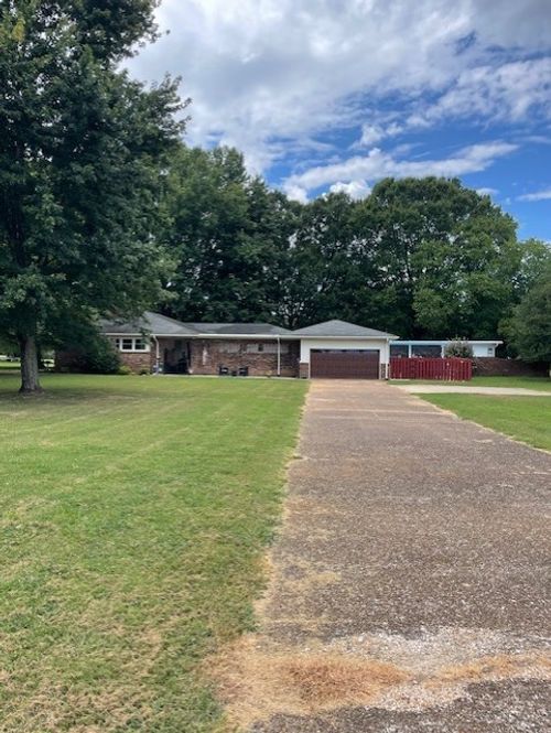 111 Grandview Dr, Lawrenceburg, TN, 38464-6966 | Card Image