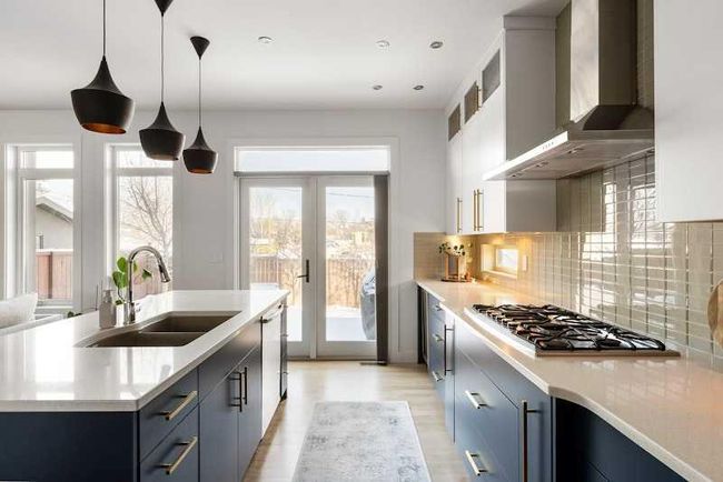 1534 38 Ave Sw, Home with 4 bedrooms, 4 bathrooms and 3 parking in Calgary AB | Image 15