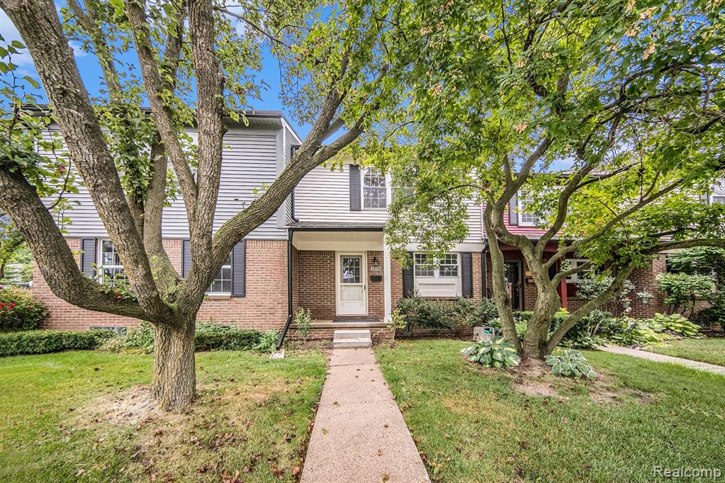 Burbank Dr, Ann Arbor, MI 48105