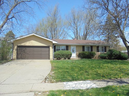 66 Barrow Dr, Crystal Lake, IL, 60014-7826 | Card Image