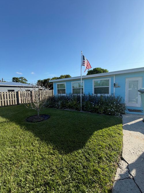 5040 Se Front Ave, Stuart, FL, 34997-3307 | Card Image