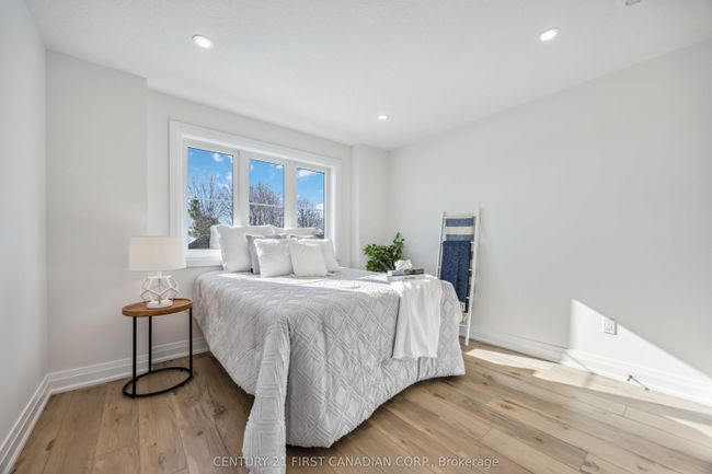 483 Huron St, House other with 3 bedrooms, 3 bathrooms and 2 parking in Wyoming ON | Image 28