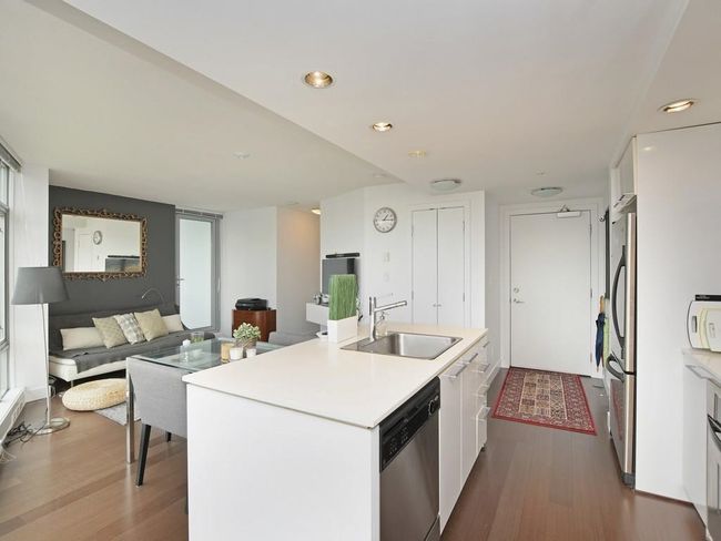 1701 - 1255 Seymour Street, Condo with 2 bedrooms, 2 bathrooms and 1 parking in Vancouver BC | Image 10