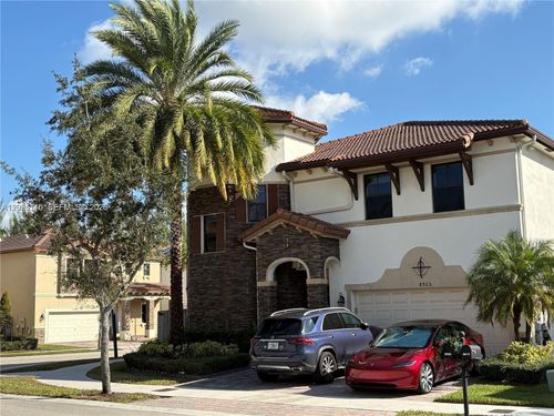 8925 Nw 99th Ct, Doral, FL, 33178-2759 | Card Image