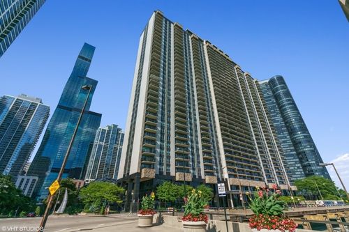 apt-913-400 E Randolph St, Chicago, IL, 60601-7305 | Card Image