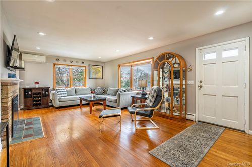 29 Rombout Ridge Rd, Poughkeepsie, NY, 12603-3227 | Card Image