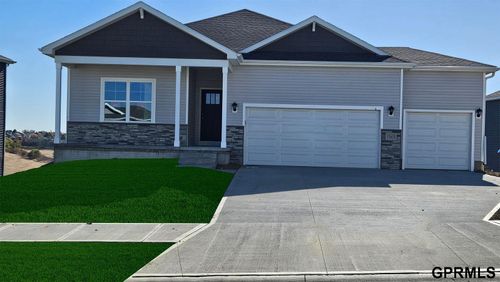 9111 Alexandra Rd, Papillion, NE, 68157-2286 | Card Image