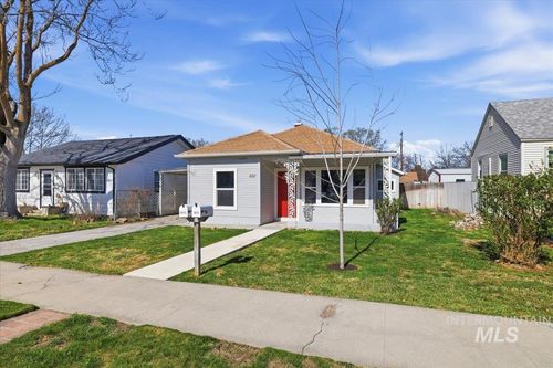 1011 10th Ave S, Nampa, ID, 83651-4556 | Card Image