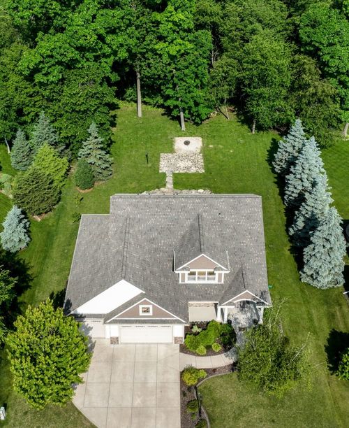 1388 Mamerow Ln W, Oconomowoc, WI, 53066-6901 | Card Image
