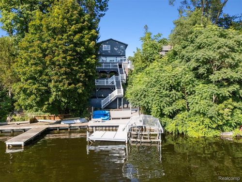 11356 Riverbank Ln, Pinckney, MI, 48169-9012 | Card Image