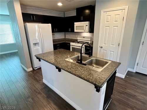 1045 Spotted Saddle St, Henderson, NV, 89015-5686 | Card Image