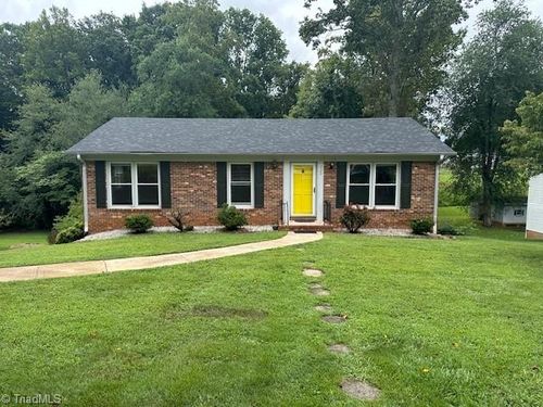 220 Logan Ct, King, NC, 27021-9462 | Card Image