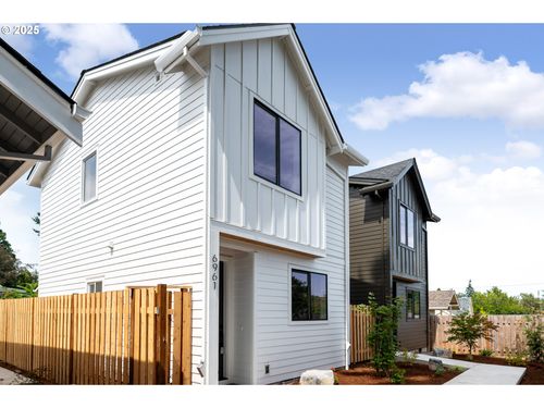 6961 Ne Stanton St, Portland, OR, 97213-4669 | Card Image
