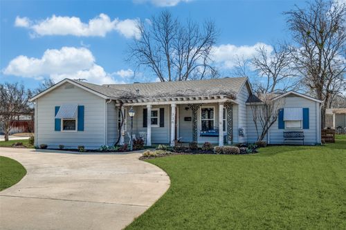 736 E Wall St, Grapevine, TX, 76051-3609 | Card Image