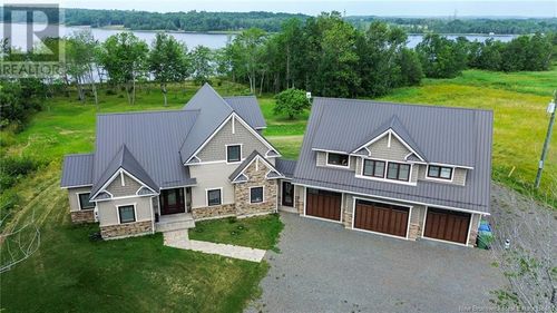 192 Chapman Rd, Newcastle Centre, NB, E4B2M1 | Card Image