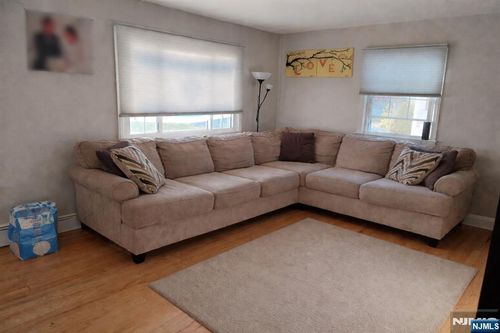 3-11 Pickett Pl, Fair Lawn, NJ, 07410-4914 | Card Image