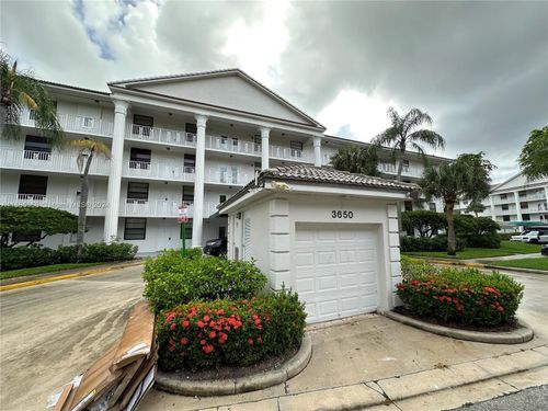 apt-304-3650 Whitehall Dr, West Palm Beach, FL, 33401-1054 | Card Image