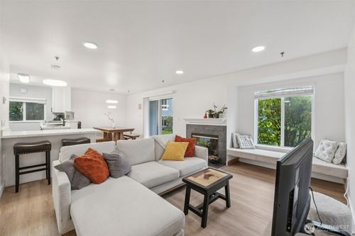 apt-e101-12510 109th Ct Ne, Kirkland, WA, 98034-9133 | Card Image