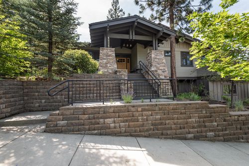 1525 Nw Silas Pl, Bend, OR, 97703-6848 | Card Image