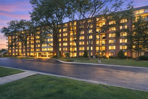 4h-2000 Saint Regis Drive, Lombard, IL, 60148 | Card Image